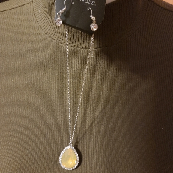 paparazzi Jewelry - Paparazzi necklace and earing set. NWT